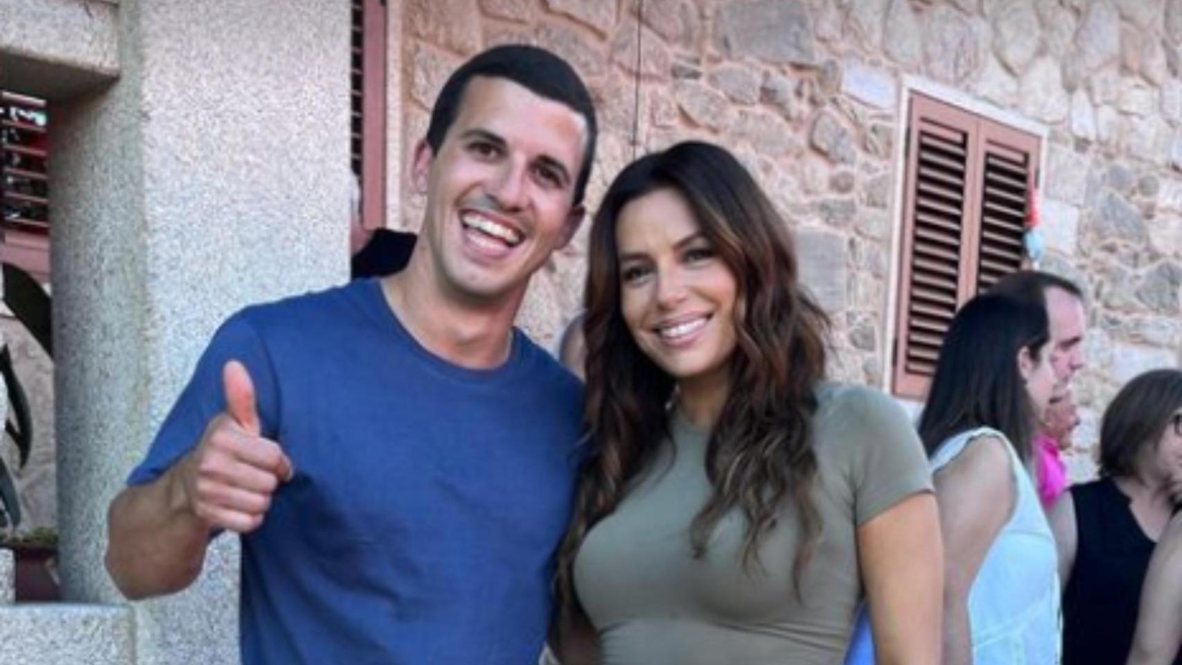 Eva Longoria con Michael Poloni en su visita a Sanxenxo.