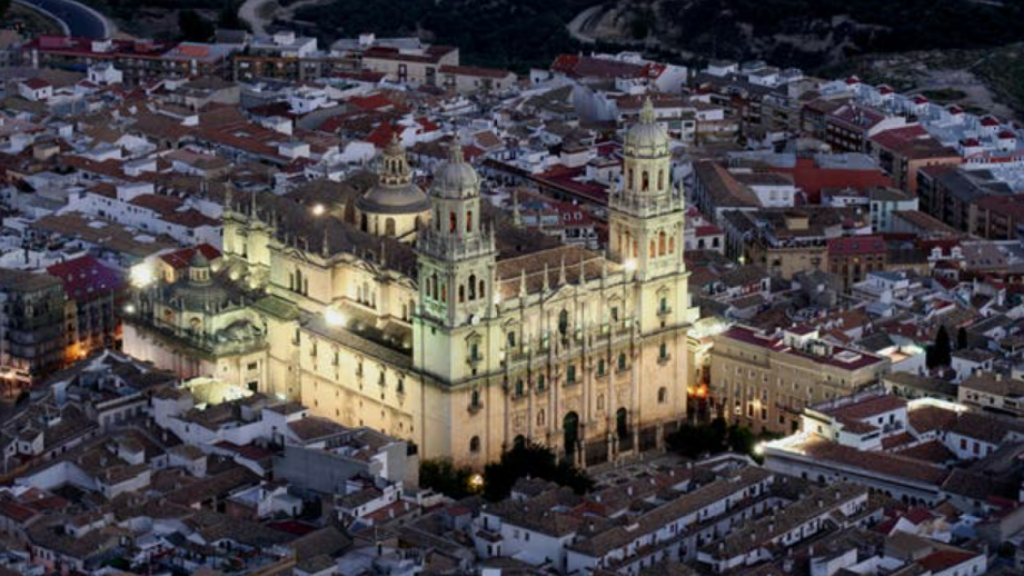 Una vista aérea de Jaén y de su imponente catedral.