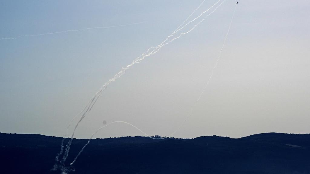 Cohetes lanzados desde el Líbano por Hezbolá interceptados por Israel este miércoles.