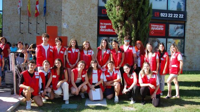 Voluntarios de Cruz Roja que acompañarán a los niños en 'La Legoriza'