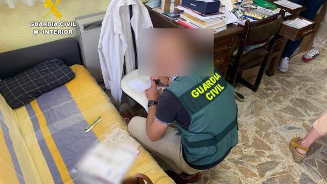 La Guardia Civil investigando a un médico y una farmacéutica en León