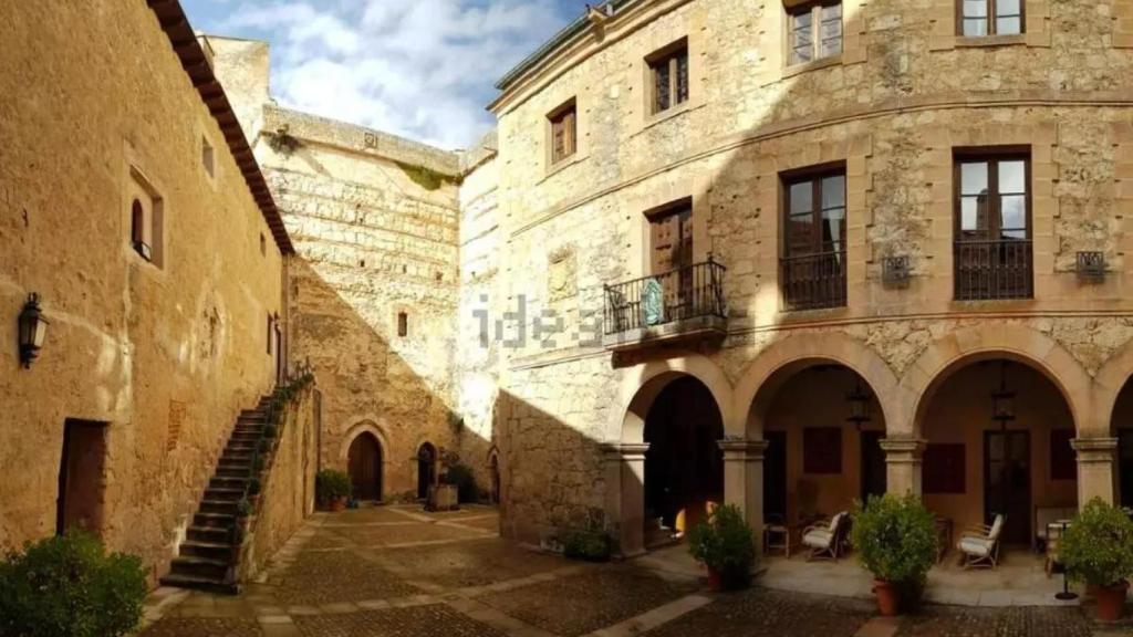 Interior del Castillo de Castilnovo