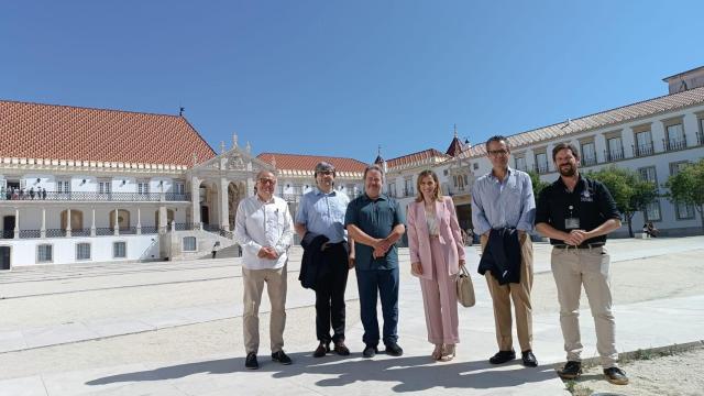 El alcalde de Zamora, Francisco Guarido, y el concejal de Turismo, Christoph Strieder, con responsables de la Universidad de Coimbra