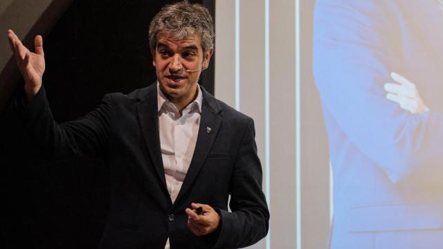 Ferran Centelles, sumiller de El Bulli durante una jornada de formación en Cambados.