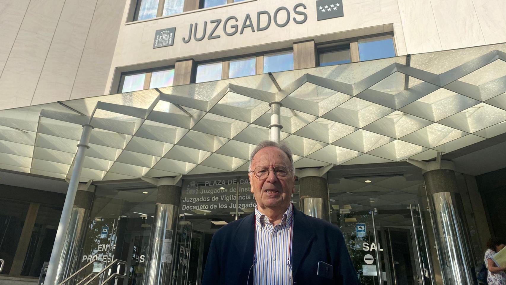 Miguel Bernad, secretario general de Manos Limpias, este viernes en los Juzgados de Plaza de Castilla.