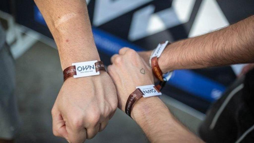 Pulseras de acceso al festival.