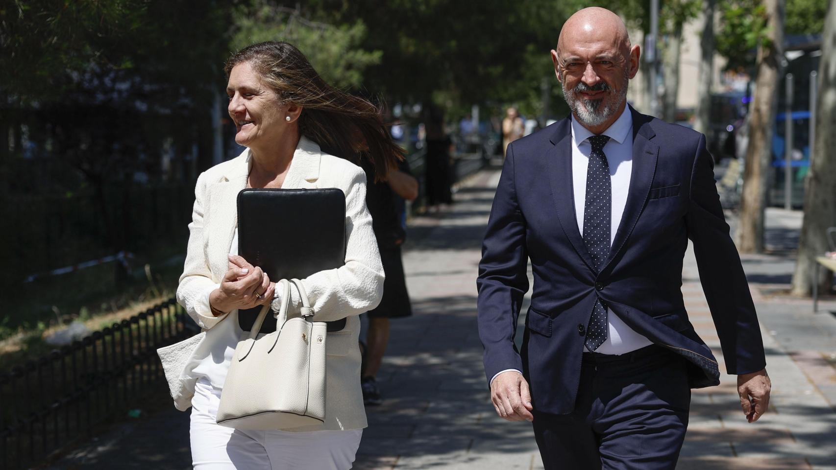 El actual rector de la Universidad Complutense de Madrid, Joaquín Goyache, a su llegada al juzgado.