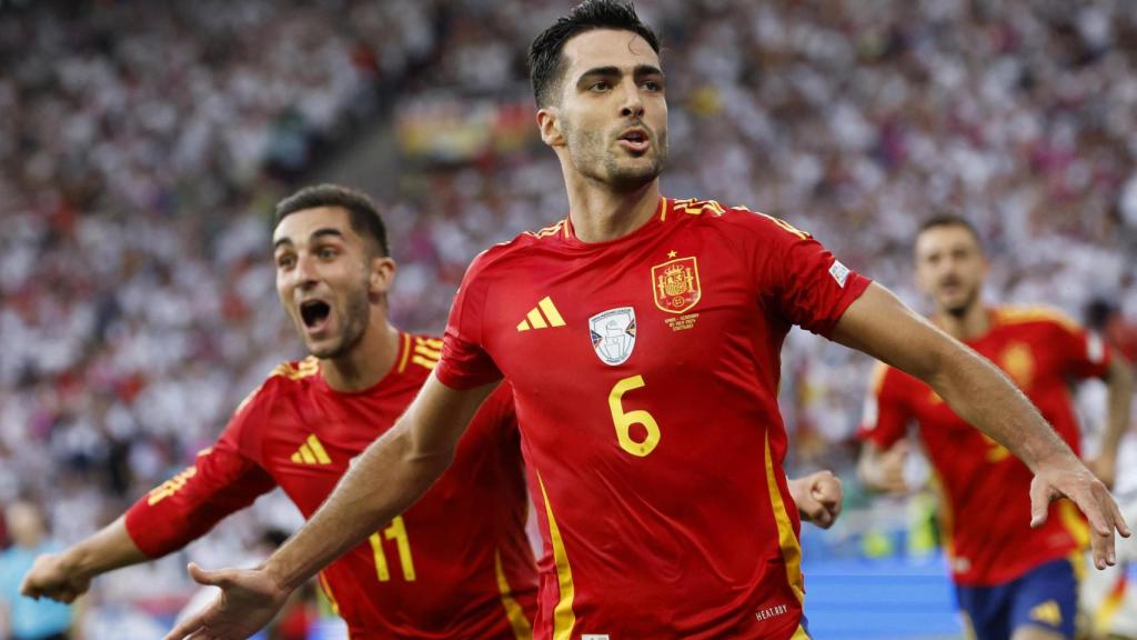 Mikel Merino celebra su gol ante Alemania.