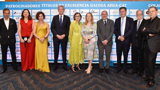 Entrega Título Extraordinario POR LA Asociación de Empresarios Gallegos de Cataluña (AEGA-CAT)