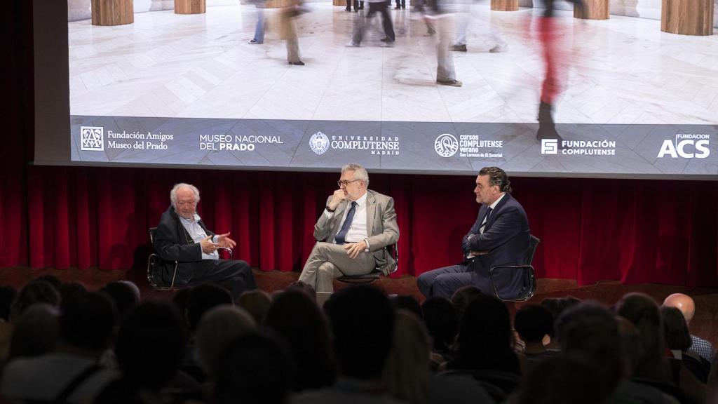 Fernando Checa (izquierda), Miguel Falomir (centro) y Miguel Zugaza (derecha), durante el coloquio.  Foto: Rodrigo Pérez Castaño © Fundación Amigos del Museo del Prado