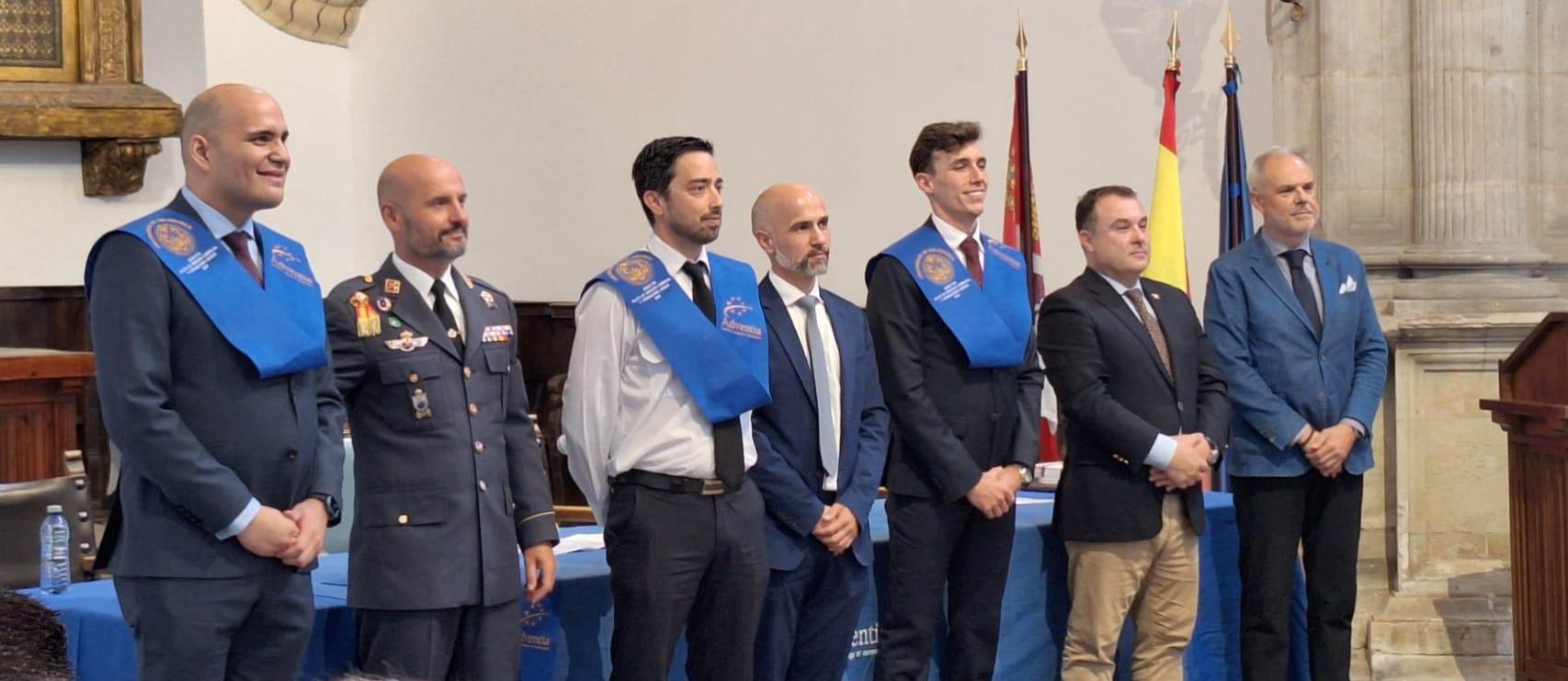 Los Pilotos de Adventia reciben sus títulos de Graduados en Pilotos Comerciales por la USAL