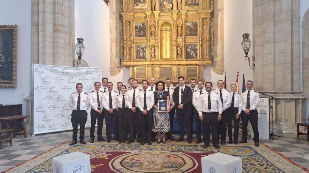 Los Pilotos de Adventia reciben sus títulos de Graduados en Pilotos Comerciales por la USAL