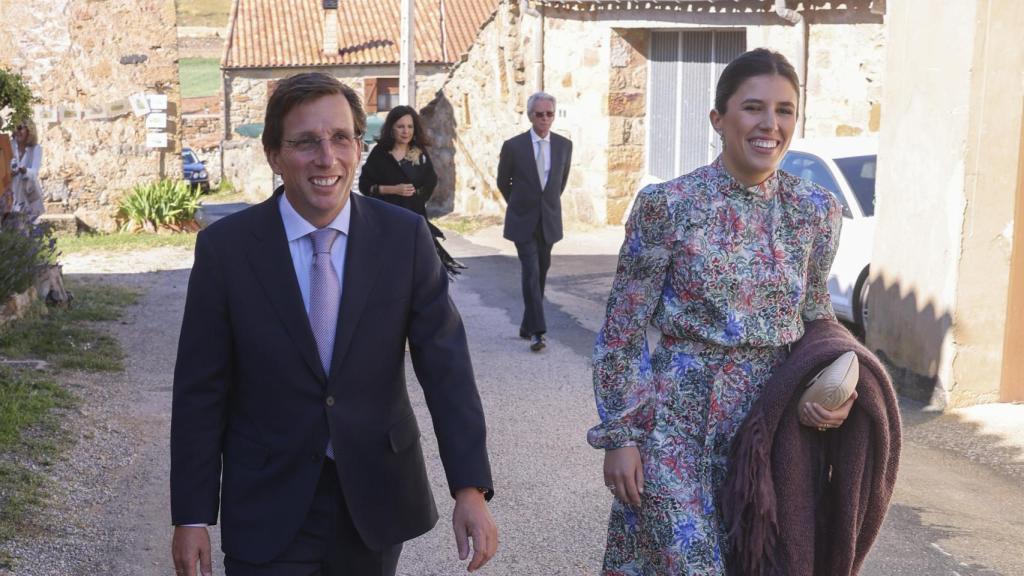 Almeida y Urquijo a su llegada a la ceremonia.