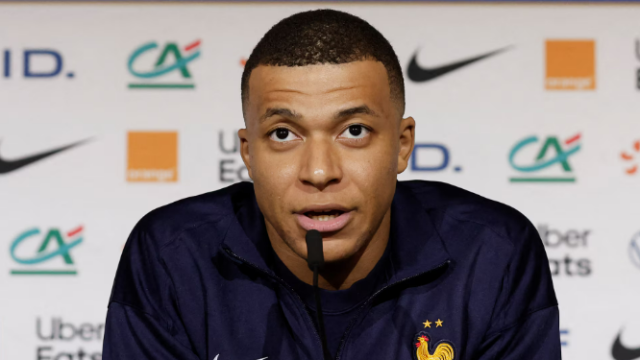 Kylian Mbbapé durante una rueda de prensa con la selección francesa