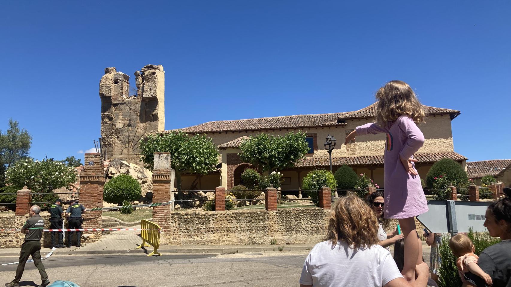 Imagen de la iglesia de Villaturiel tras desplomarse su torre