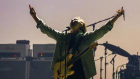 Eddie Vedder, líder de Pearl Jam, durante su concierto de este sábado en Barcelona. Foto: EFE/Quique García