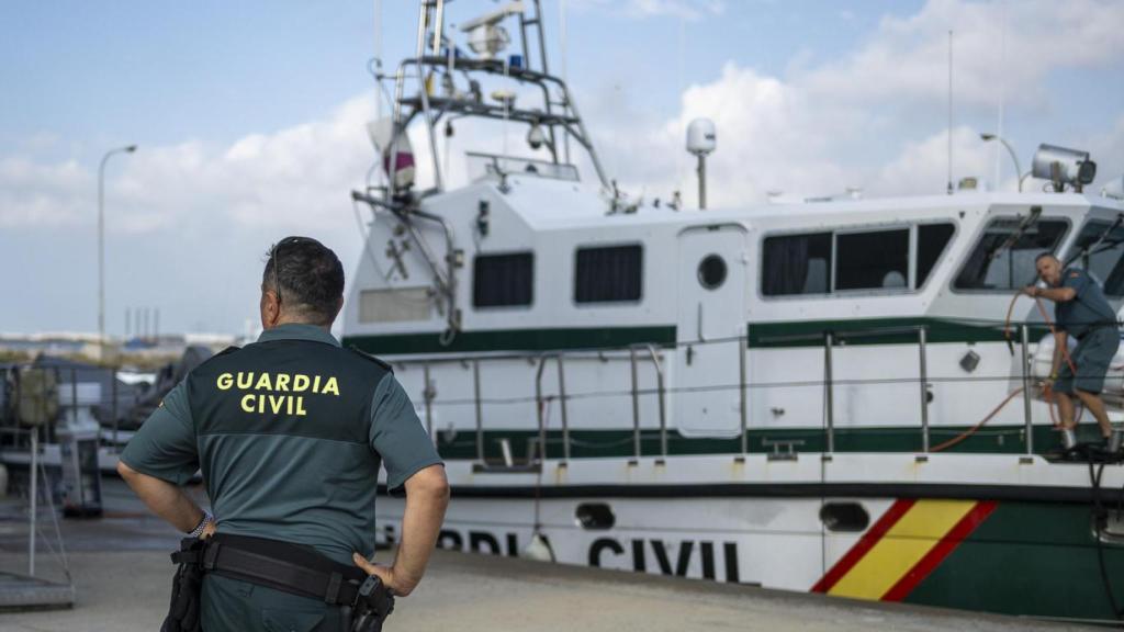 Agentes de la Guardia Civil en el Puerto Marítimo de Ceuta en una imagen de 2021.