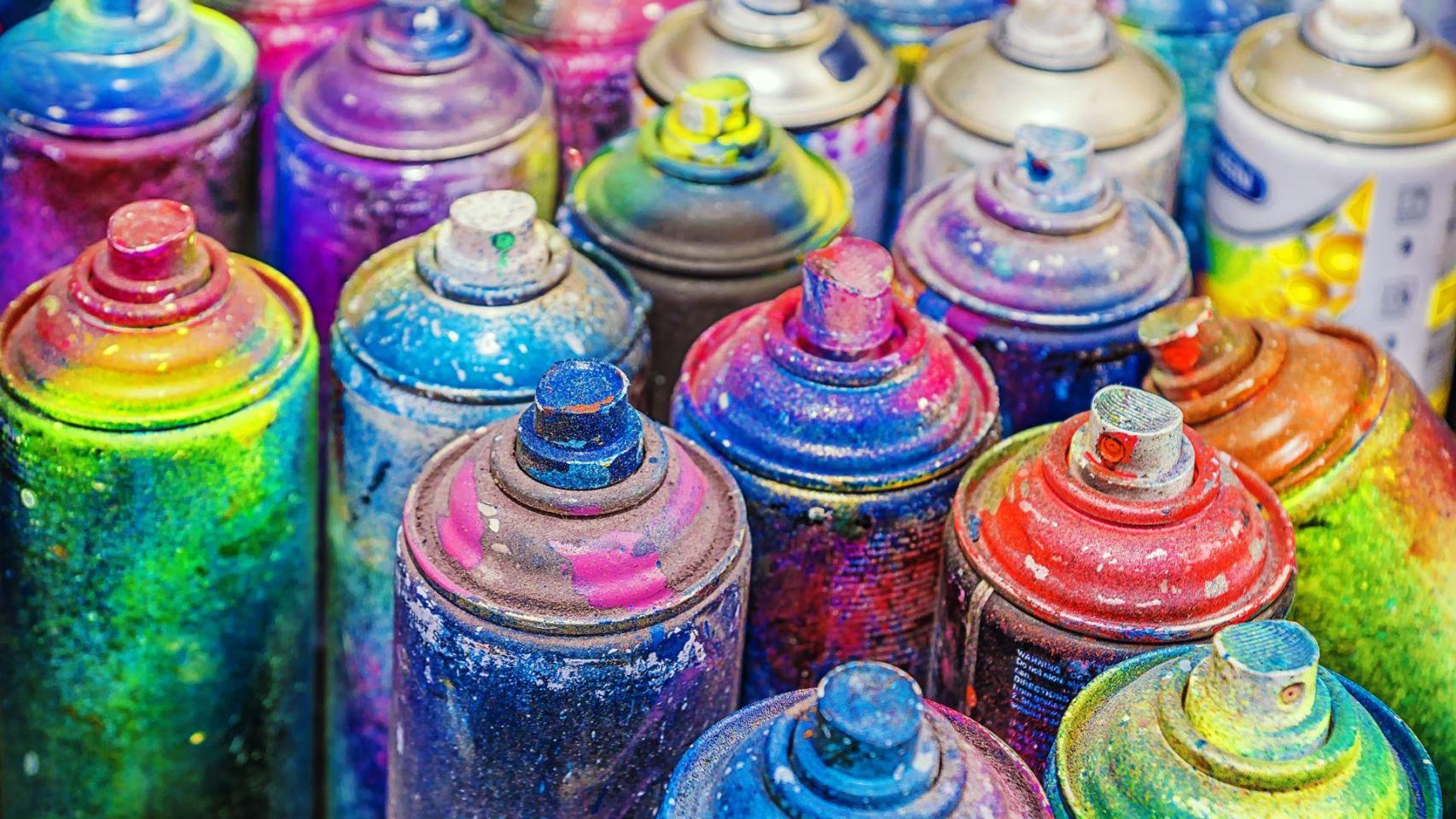 Imagen de archivo de unos botes de pintura.