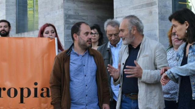 Concentración en Santiago en apoyo al vecino de Rianxo el día del juicio.