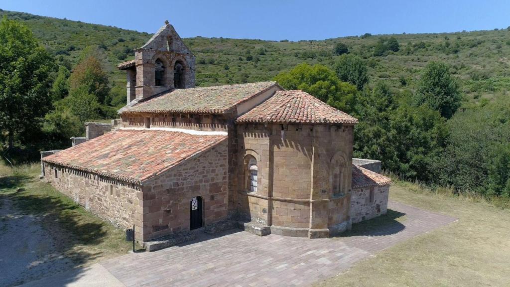 Brañosera es rica en románico y buena muestra de ello es la iglesia de Santa Eulalia