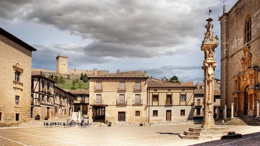 La Plaza Mayor de Peñaranda de Duero, en la provincia de Burgos