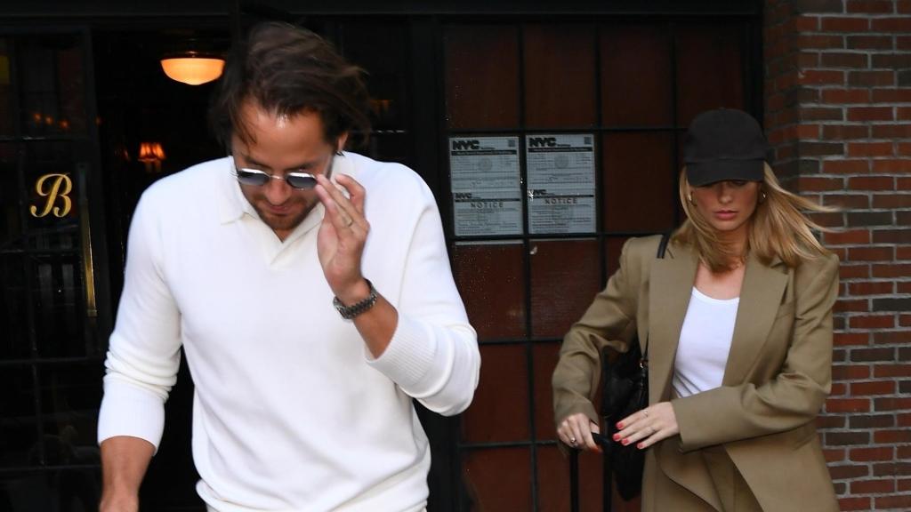 Tom Ackerley y Margot Robbie saliendo de un hotel en Nueva York. Imagen del pasado 7 de junio.