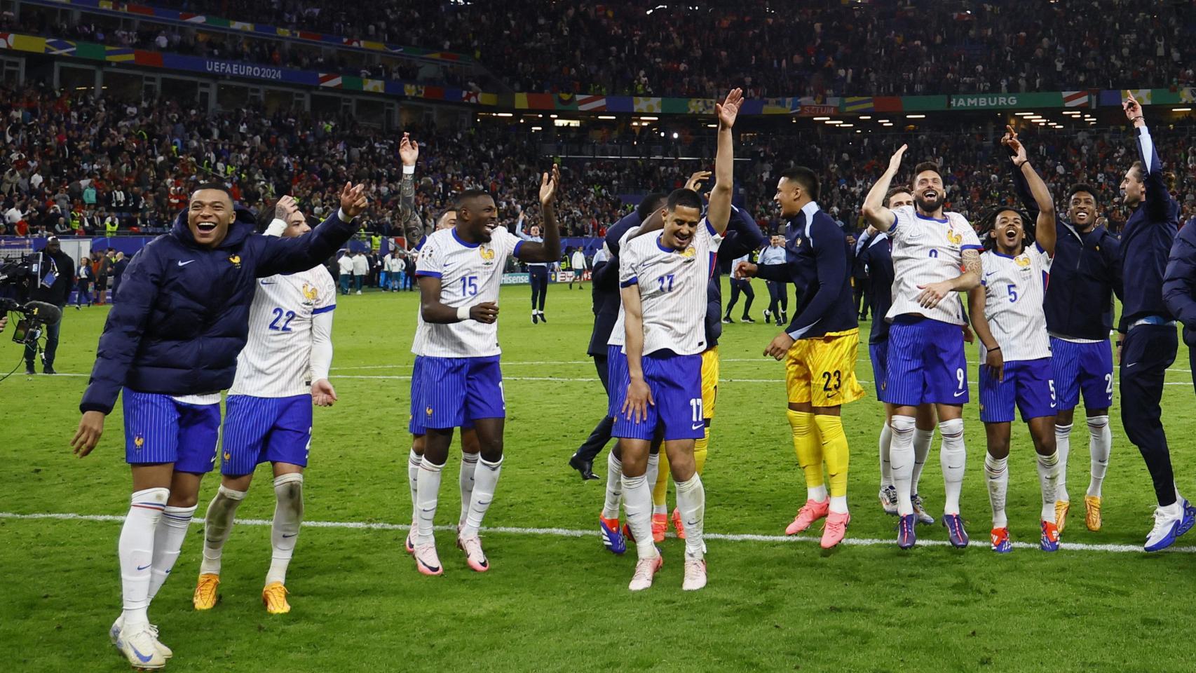 Los jugadores de Francia celebran la victoria en cuartos de final de la Eurocopa