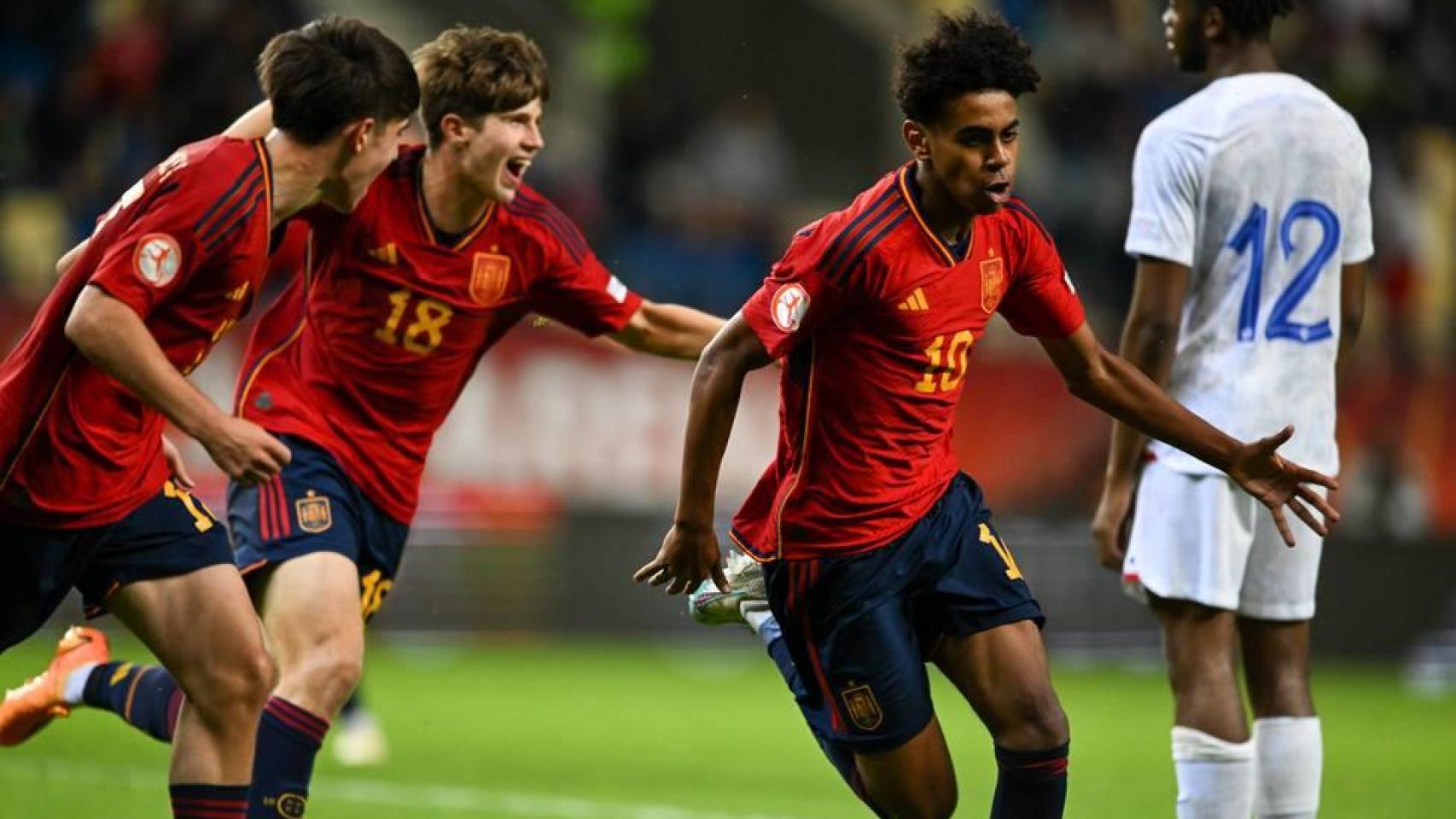 Lamine Yamal celebra el gol contra Francia en el Euorpeo sub 17.