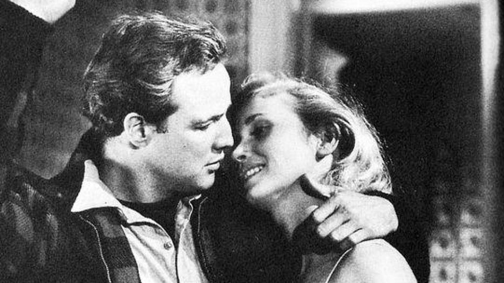 Marlon Brando y Eva Marie Saint en 'La ley del silencio'