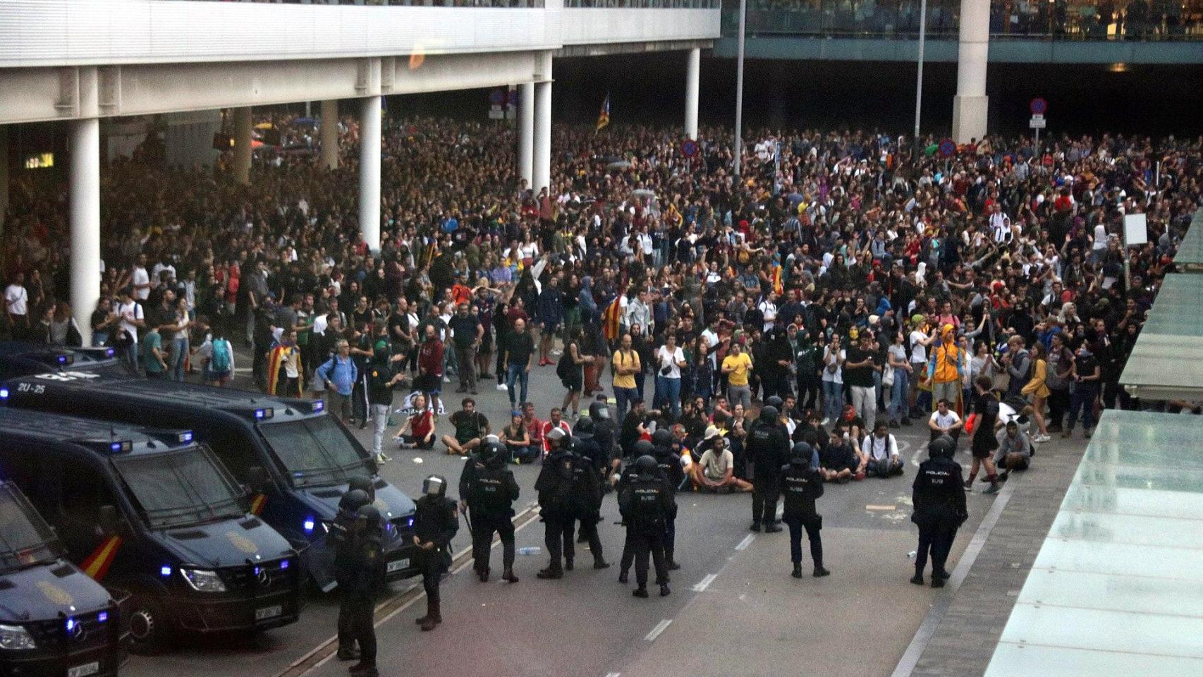 Bloqueo del aeropuerto de Barcelona en las protestas catalanas de 2019.