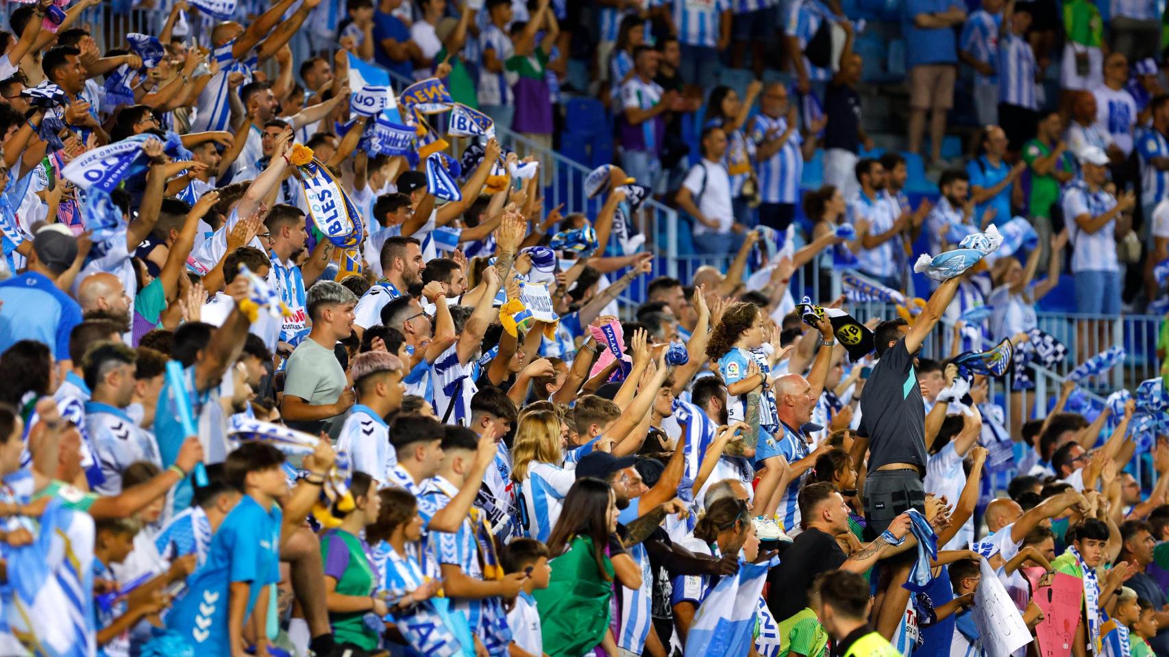 La afición del Málaga CF durante un partido en La Rosaleda