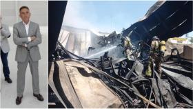 El empresario Francisco García, junto a una imagen del interior de la nave que tenía alquilada a eWheel, completamente arrasada, con dos bomberos trabajando este lunes para sofocar los rescoldos.