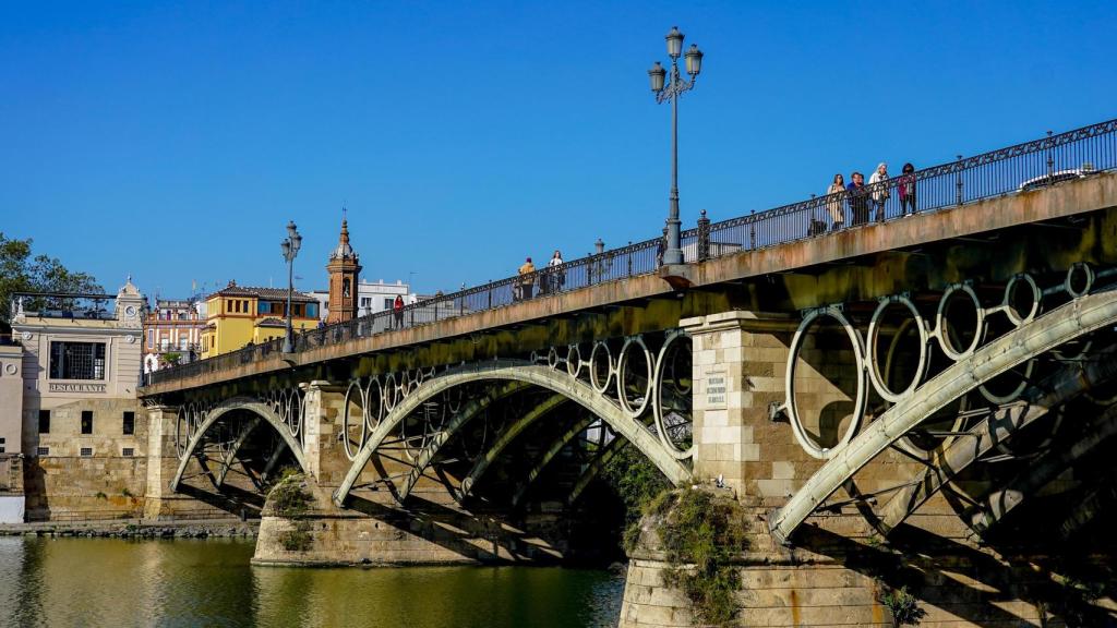 Vista del puente de Triana.