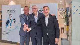 Representantes de Abanca y Arvi sellan un nuevo acuerdo para el VigoSeafest.