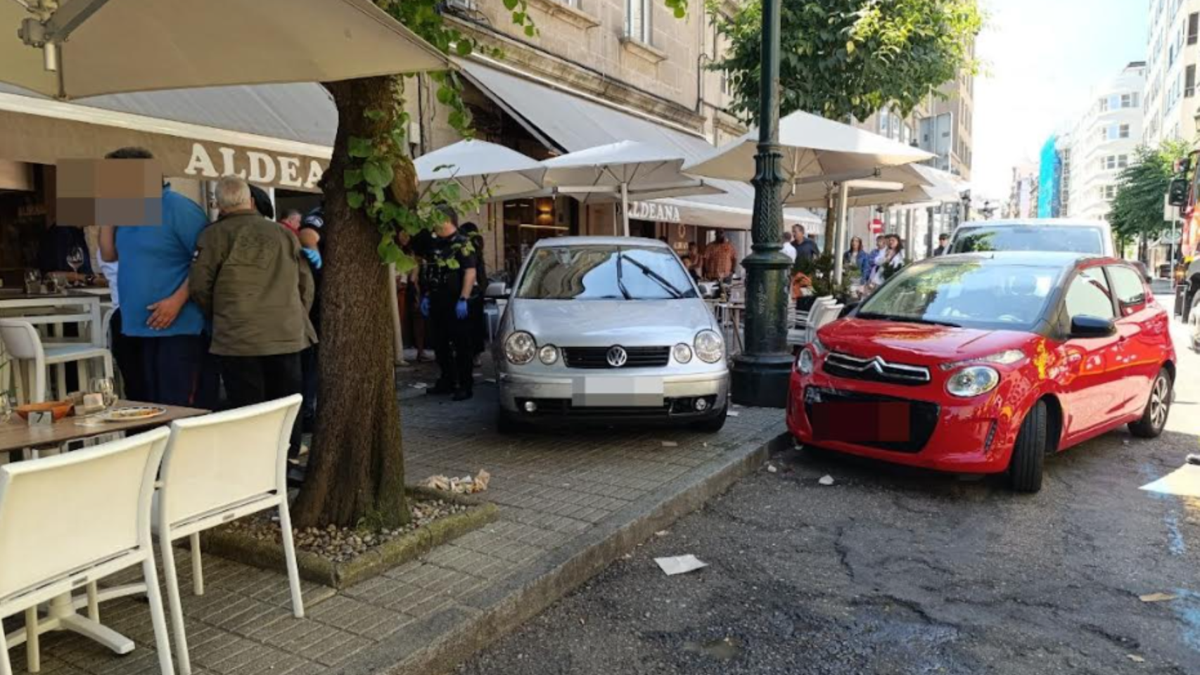 Imagen del lugar del atropello en la calle Rosalía de Castro este domingo.