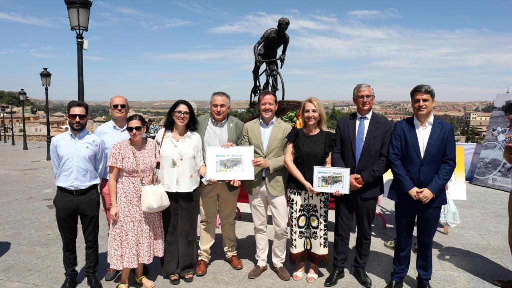 Reposición de la estatua de Bahamontes en Toledo. Foto: Ayuntamiento.