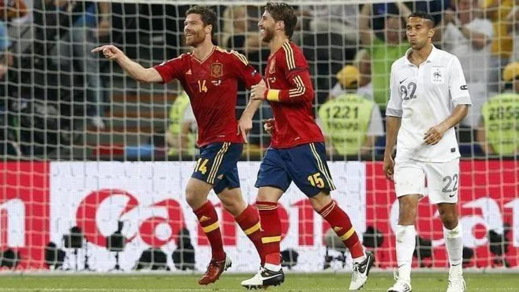 Xabi Alonso celebra uno de sus goles a Francia en la Eurocopa 2012