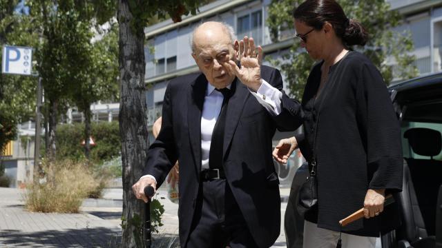 Jordi Pujol en el tanatorio para despedir a su esposa.