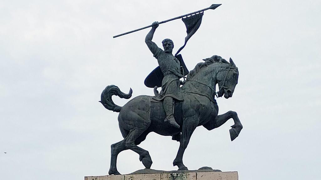 Estatua de Rodrigo Díaz de Vivar en la Plaza de España de Valencia.