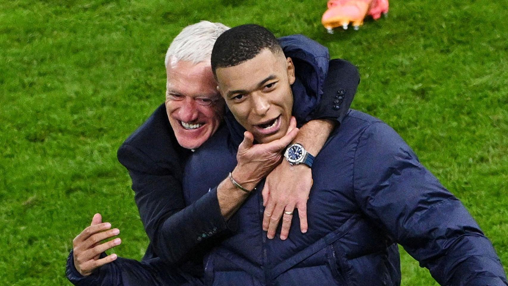 Didier Deschamps con Mbappé en la Eurocopa