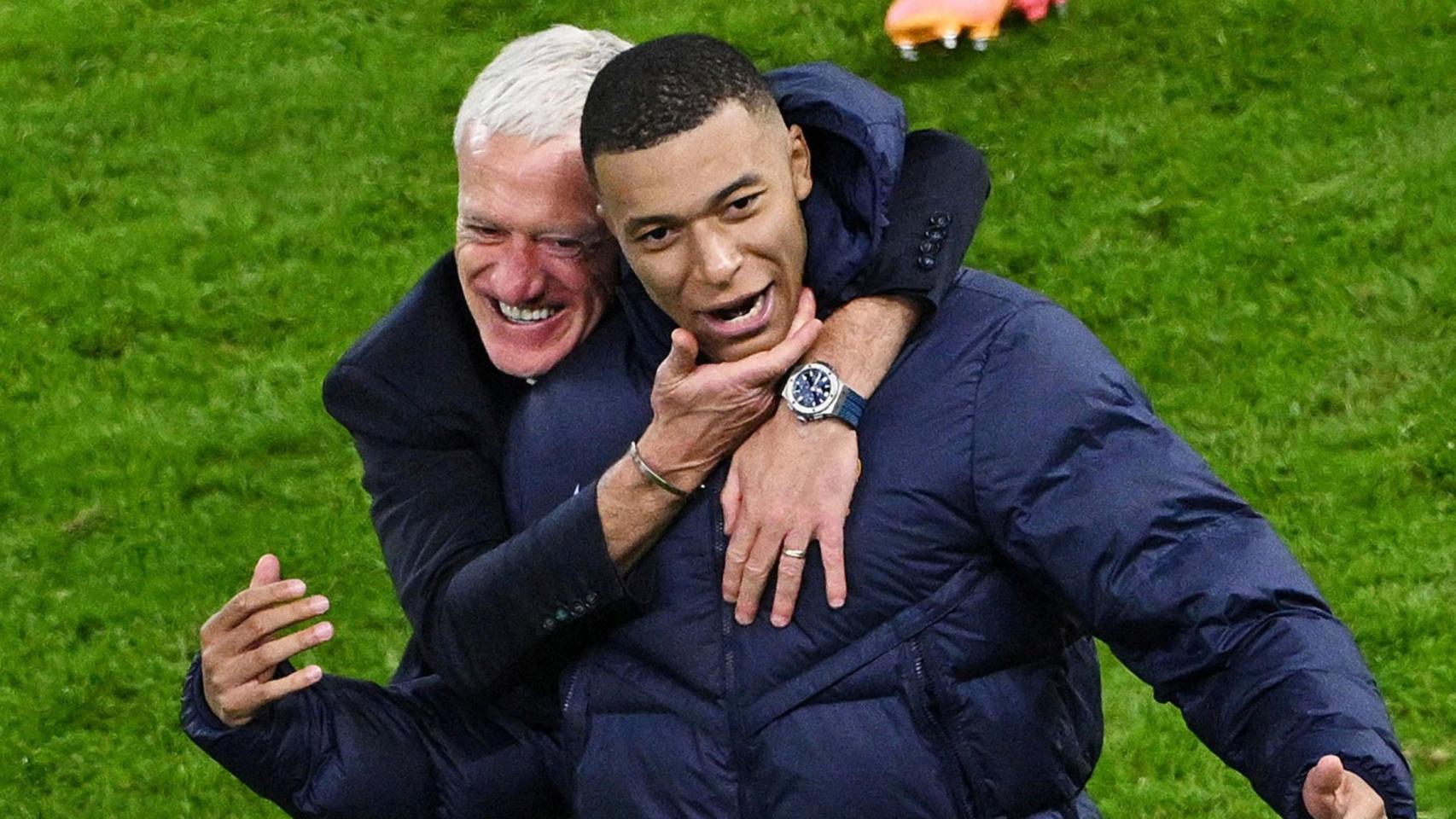 Didier Deschamps con Mbappé en la Eurocopa