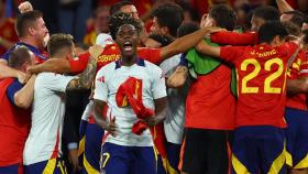 Los jugadores de la selección española celebran el triunfo ante Francia.