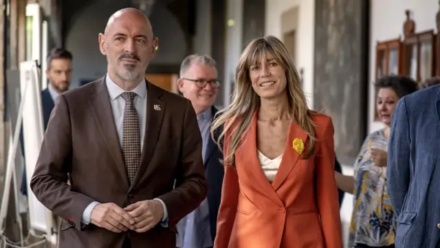 Joaquín Goyache, rector de la UCM, y Begoña Gómez en un acto.