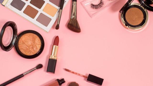 Las mejores ofertas del Amazon Prime en productos de belleza para renovar tu neceser: planchas de pelo, cosméticos y más