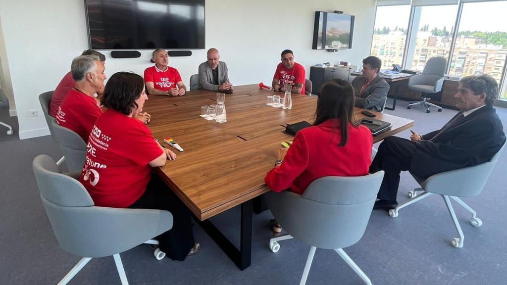 José Luis Escrivá y María González Veracruz reciben a los representantes de CCOO y UGT en Vodafone y sus secretarios generales Unai Sordo y Pepe Álvarez