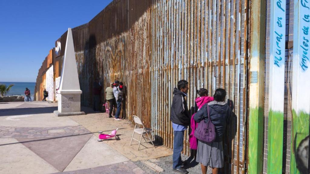 Reuniones transfronterizas en el muro que separa a México y Estados Unidos.