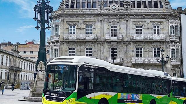 Vitrasa en la parada de la Farola de Urzaiz.