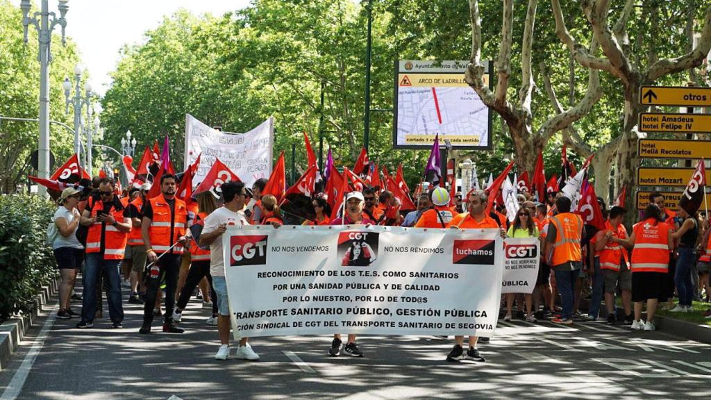 Trabajadores de las ambulancias en una manifestación en Valladolid