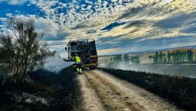 Trabajos de los Bomberos de la Diputación en el incendio forestal de La Cistérniga