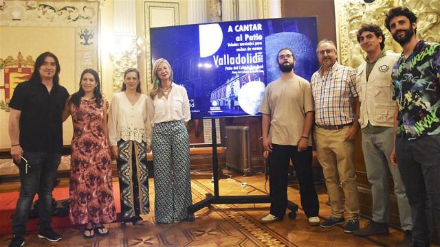 Foto de familia de la presentación de las nuevas veladas 'A cantar al patio'